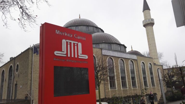ditib-duisburg-zentralmoschee-7.jpg